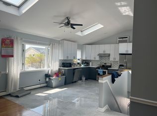 20 Candy Ln, Syosset, NY 11791