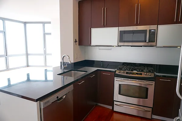 Rented by R New York | media 21