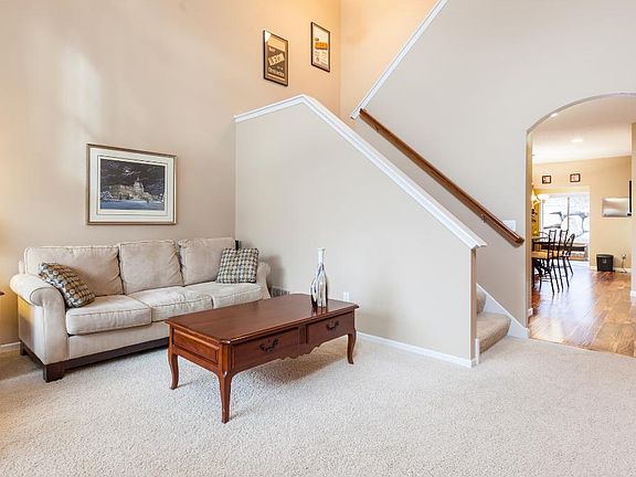 3rd image of 9678 Belmont Ln