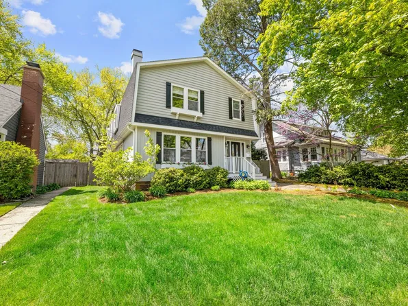 223 Prairie Ave, Libertyville, IL 60048