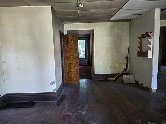 3rd image of 108 E Warrick St