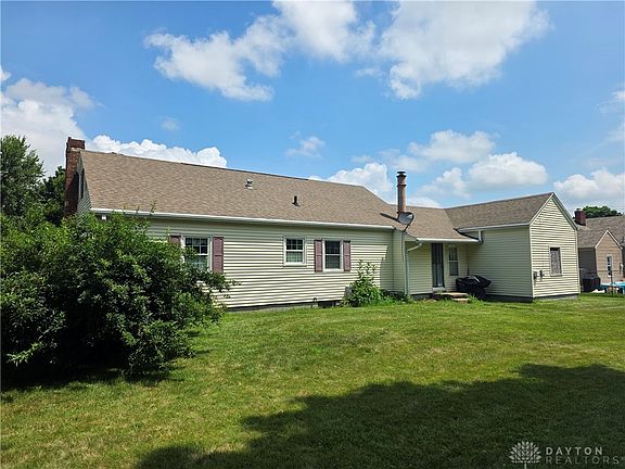 3rd image of 207 E Harmon Dr