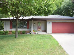 W156N10856 Deacons Ct, Germantown, WI 53022
