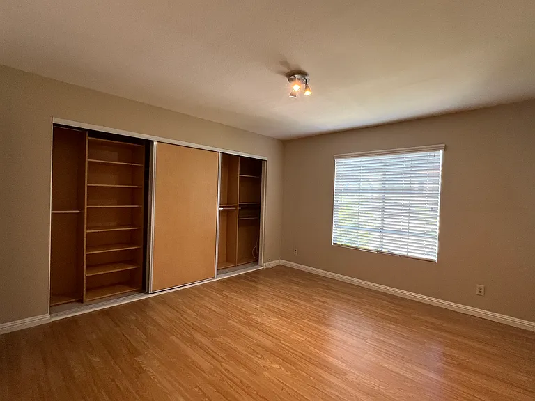 154 N Meridith Ave #9 — Photo 32