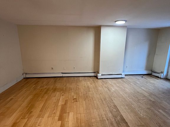 3rd image of 14 Yarmouth St APT 4