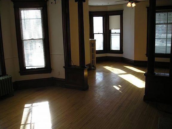 Lr & Dr w/ hdwd floors