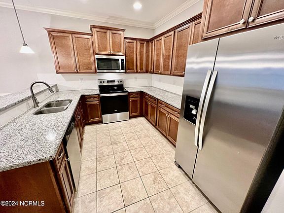 5th image of 1829 Cambria Drive #A