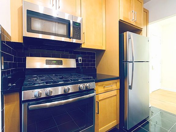 4th image of 216 W 99th St APT 12