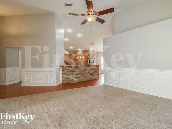 2nd image of 9715 Bay Colony Dr