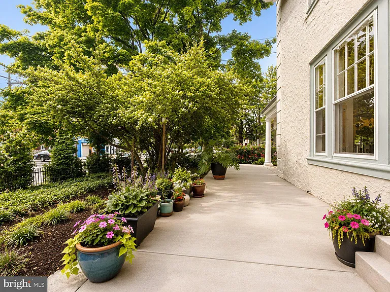 186 W Queen Ln #3 — Photo 14
