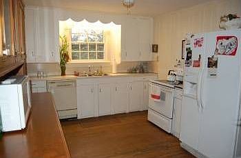 2nd image of 150 Grande Ave E