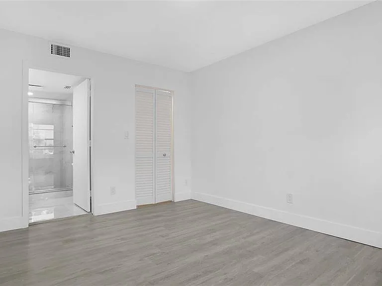 9466 Boca Cove Cir #303 — Photo 2