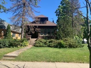 831 S Vine Ave, Park Ridge, IL 60068