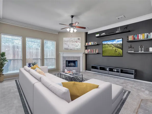 716 Crestridge Cir, Euless, TX 76040