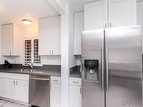 4th image of 2735 Menlo Ave