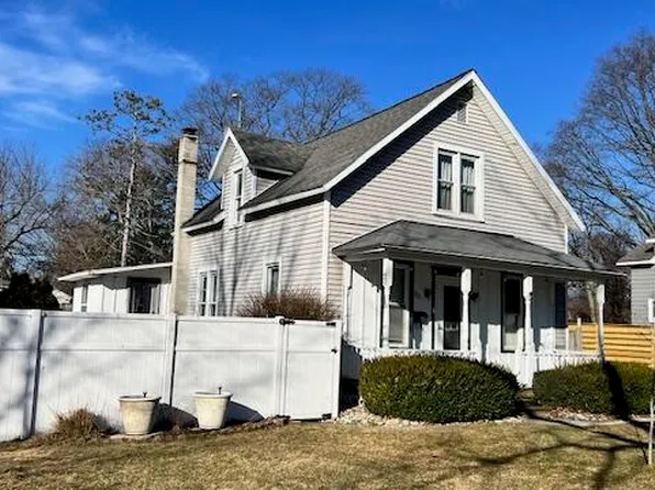 703 N Harrison St, Ludington, MI 49431