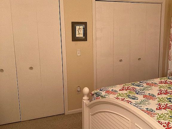 Huge closets, king-size bed 