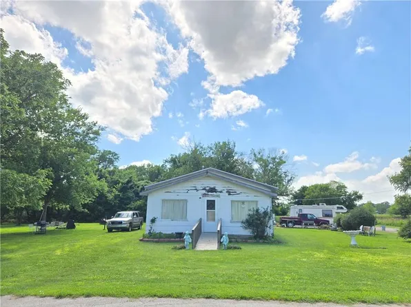 1011 W 1st St, Cherryvale, KS 67335