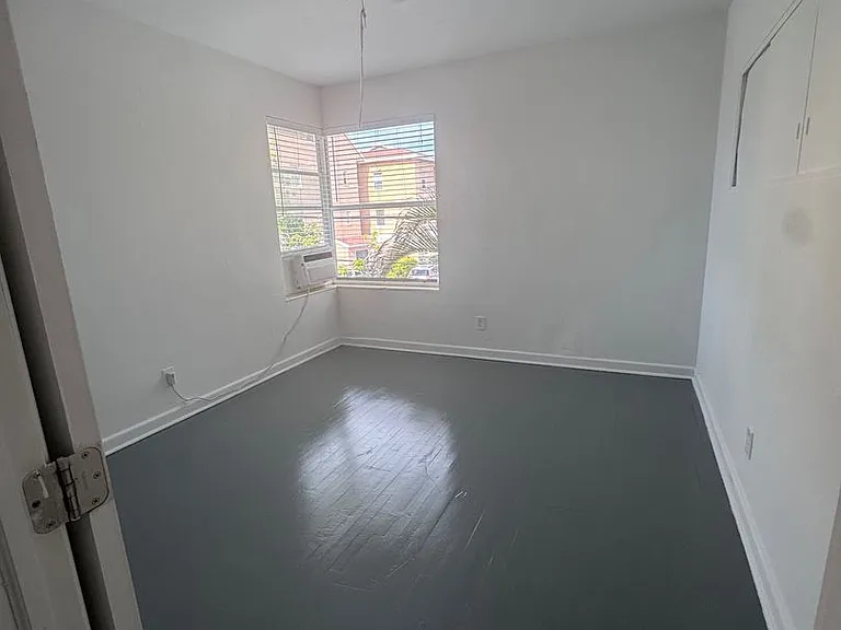 306-314 N Lakeside Ct — Photo 15