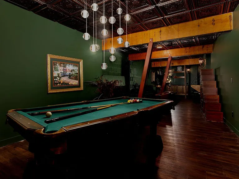 Building's Lounge