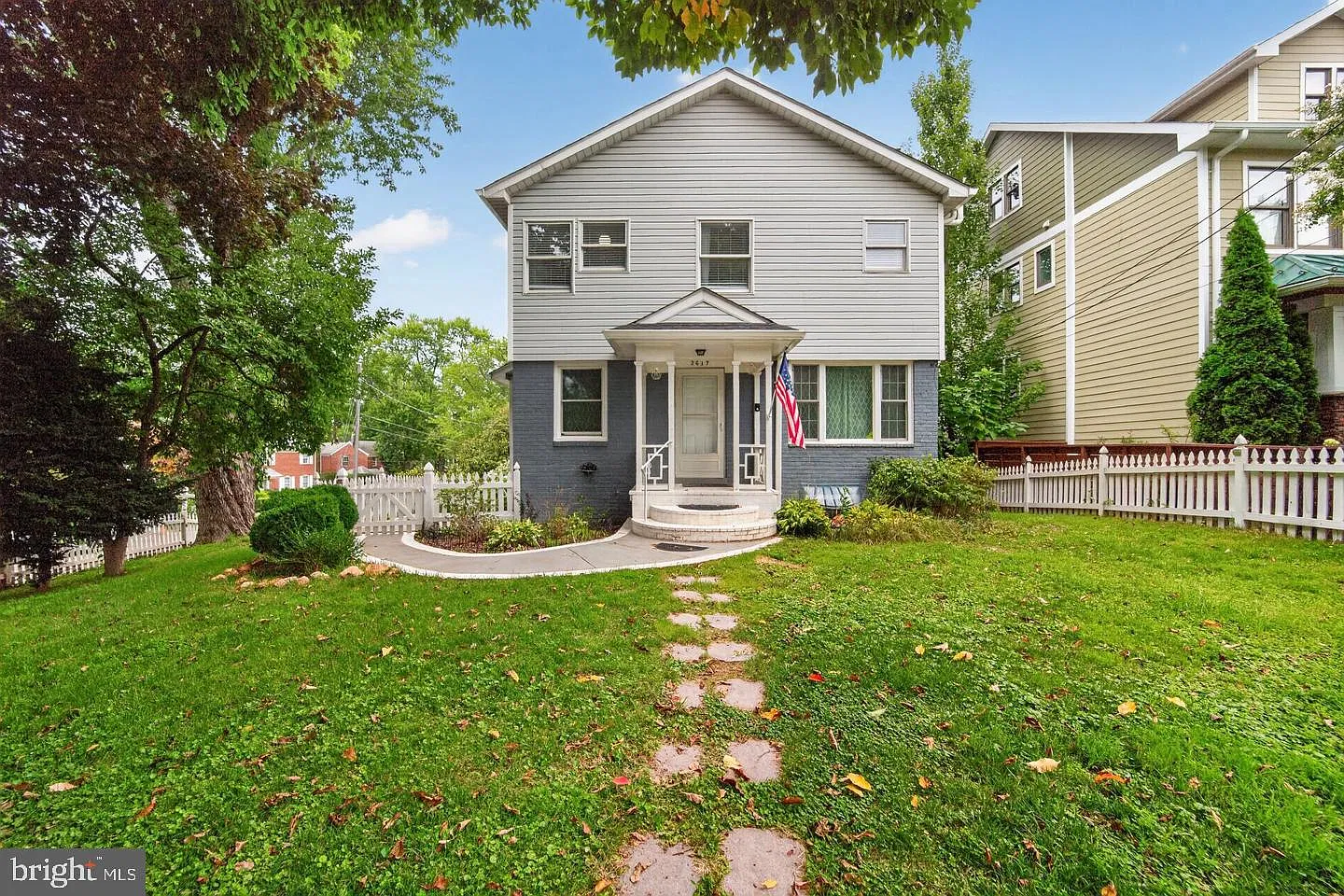 3 bed, 4.0 bath, 2707 sqft, $5,400 — Photo 2
