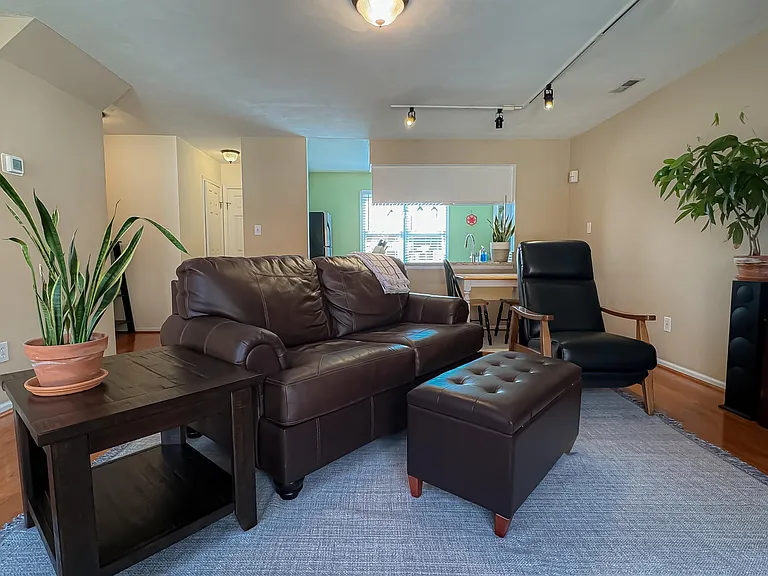519 W 20th St — Photo 15