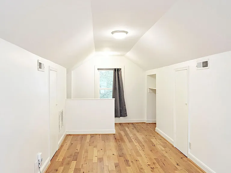 1201 Poplar St #B — Photo 9