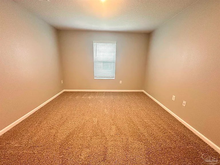 2348 Kirkwood Dr — Photo 14