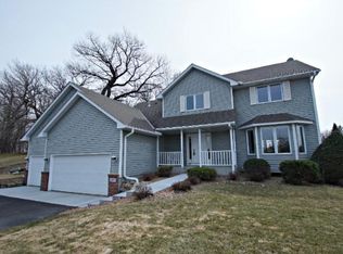 18945 Pleasantview Rd, Eden Prairie, MN 55346