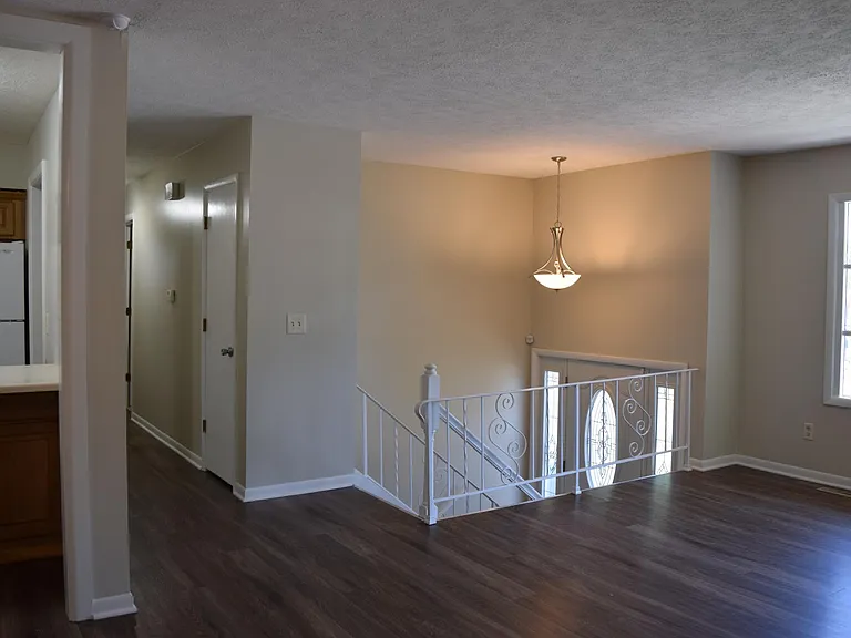 2609 Hall Ct — Photo 2