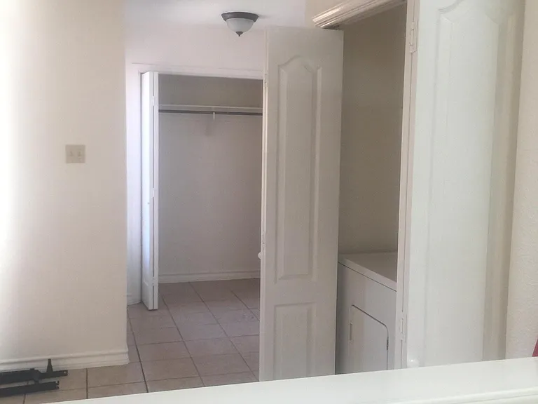 5005 San Francisco Ave — Photo 4