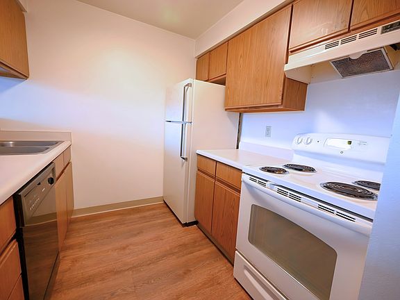 3rd image of 30 N Elm St #218