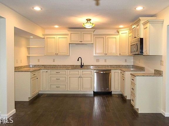 2nd image of 141 Meadow Green Dr