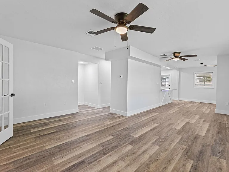 1561 Maravilla Ave — Photo 4