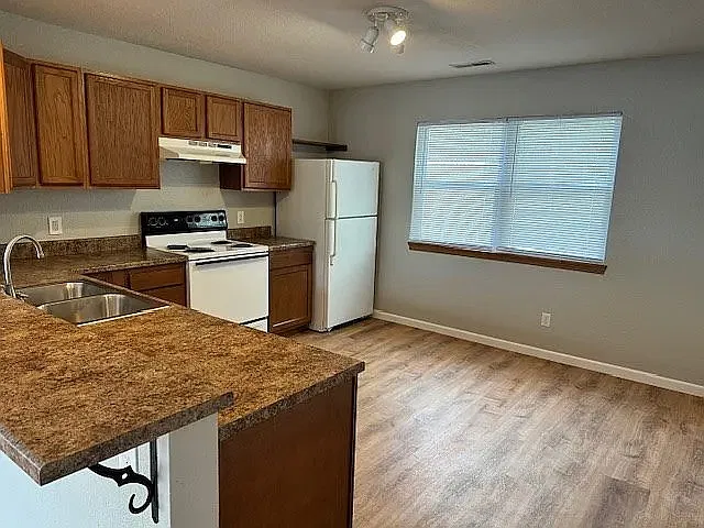 3 bed, 1250 sqft, $900 — Photo 4