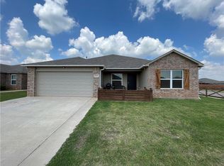 9825 High Noon Rd, Yukon, OK 73099