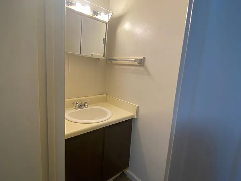 106 Vaucluse Dr — Photo 8