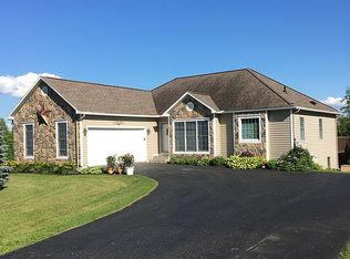 128 Mill Creek Ln, Sackets Harbor, NY 13685