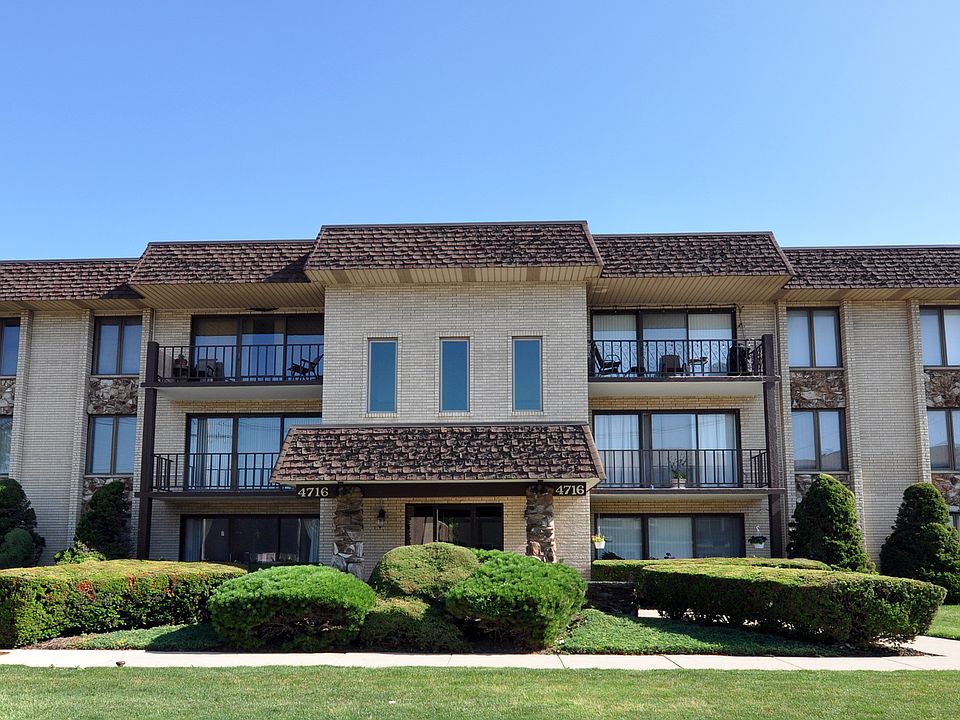 1st image of 4716 W 106th Pl APT 3C