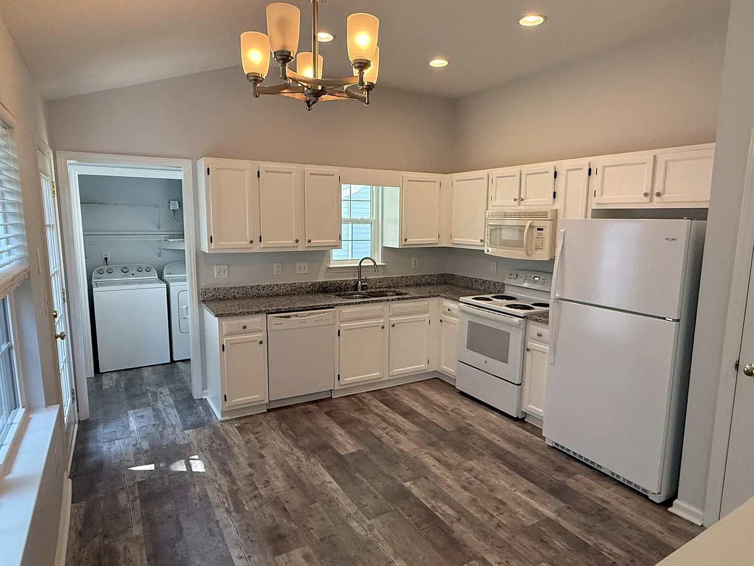 3 bed, 1221 sqft, $2,100 — Photo 4