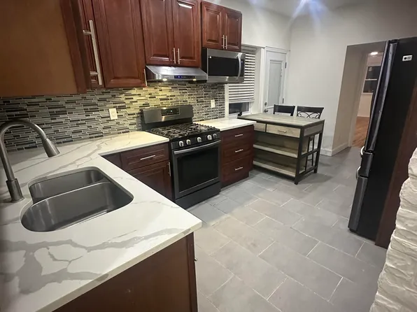 192 Fairview Avenue image 3 of 12