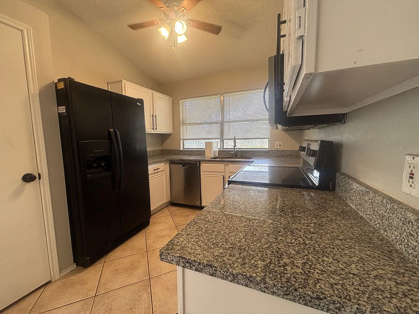 Cozy Home Keller ISD 76137 — Photo 3