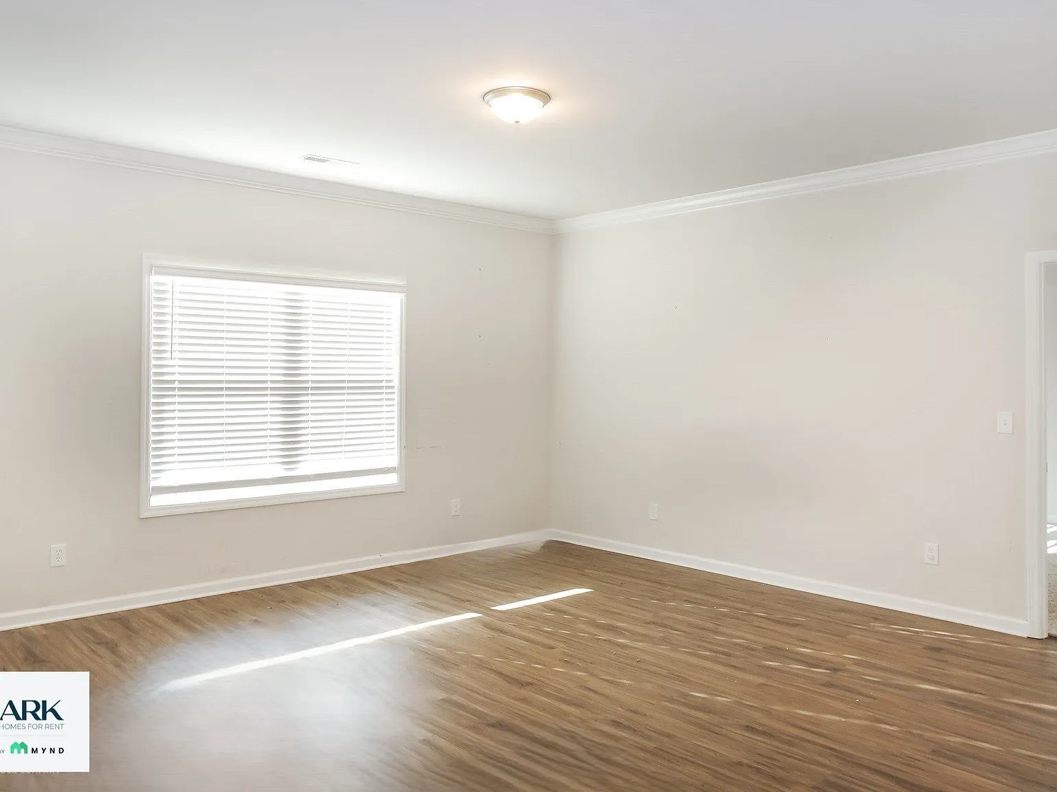 5 bed, 3.5 bath, 3596 sqft, $2,249 — Photo 4