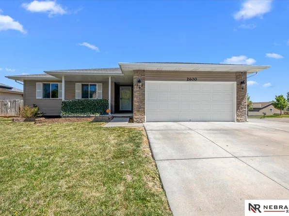2600 NW Chambers Dr, Lincoln, NE 68524