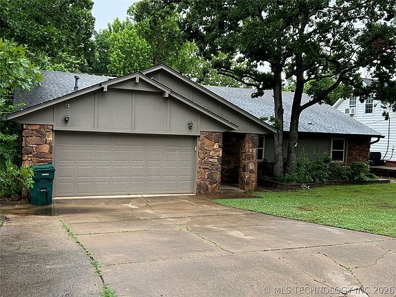3rd image of 3205 S Bermuda Ave