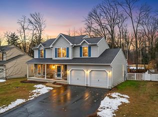 209 Woodbridge Ln, Douglassville, PA 19518