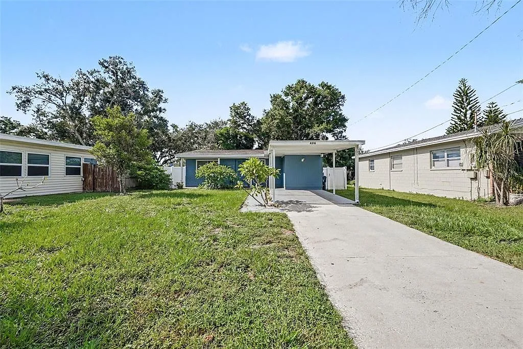 3 bed, 1.0 bath, 901 sqft, $2,850 — Photo 1