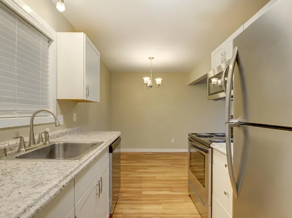 10835 NE 68th St #4, Kirkland, WA 98033