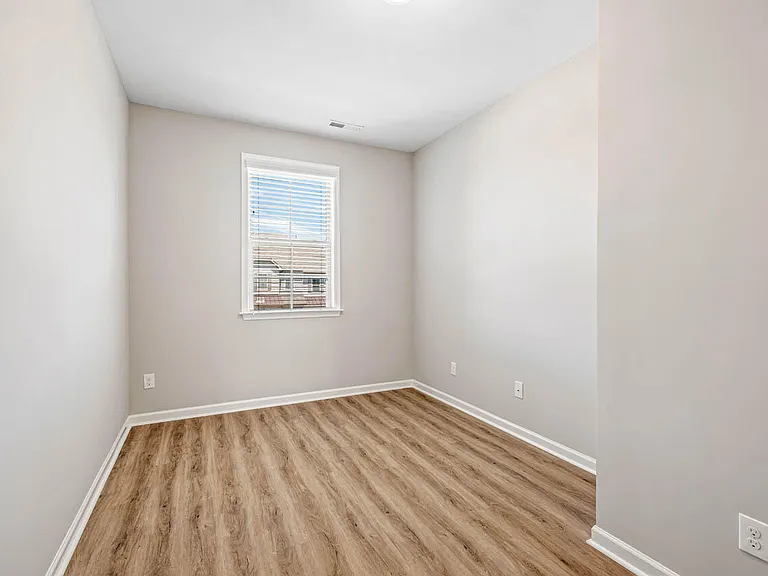 506 Aronia — Photo 33