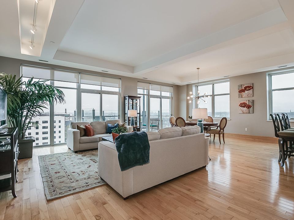 2nd image of 1313 N Franklin Pl APT 803